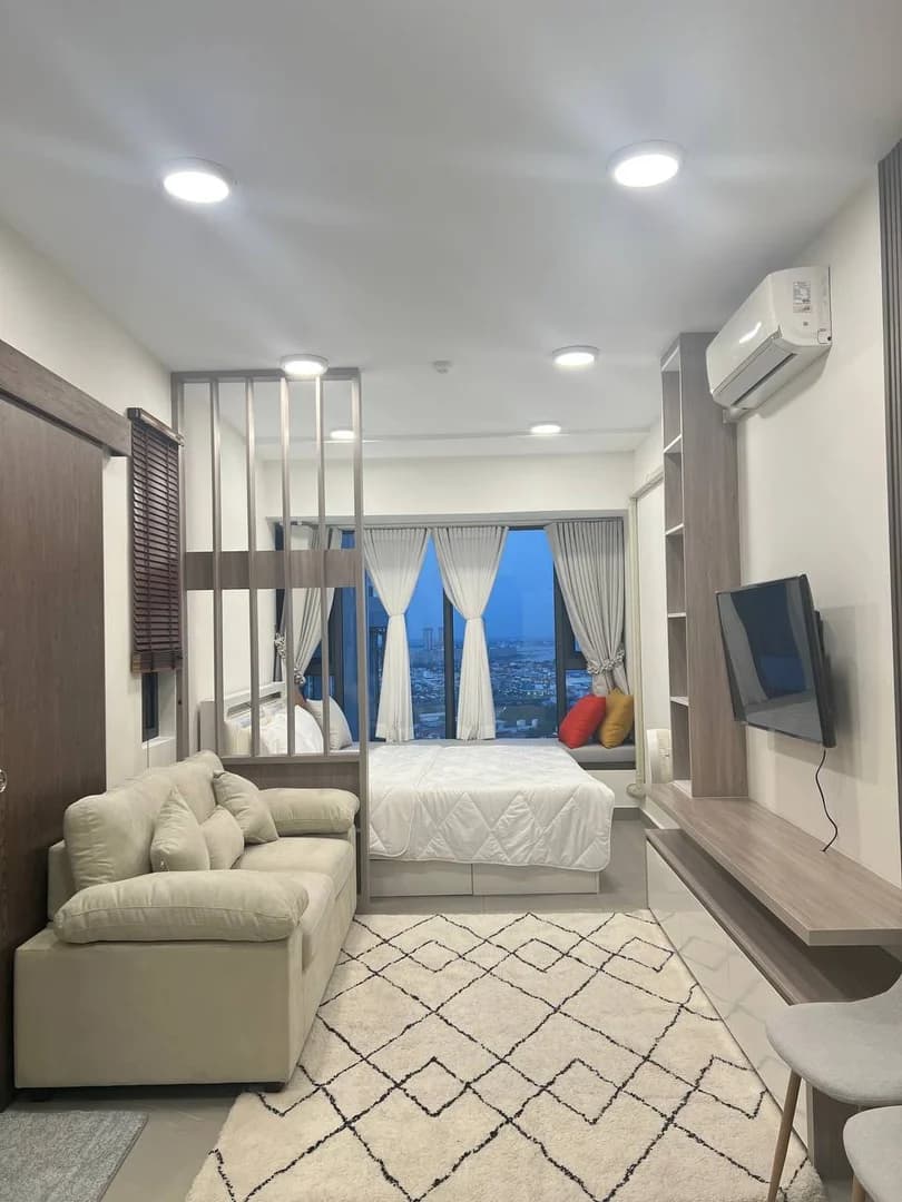 Modern studio in Condo Urban Village Phase 2 for Rent - Image 1