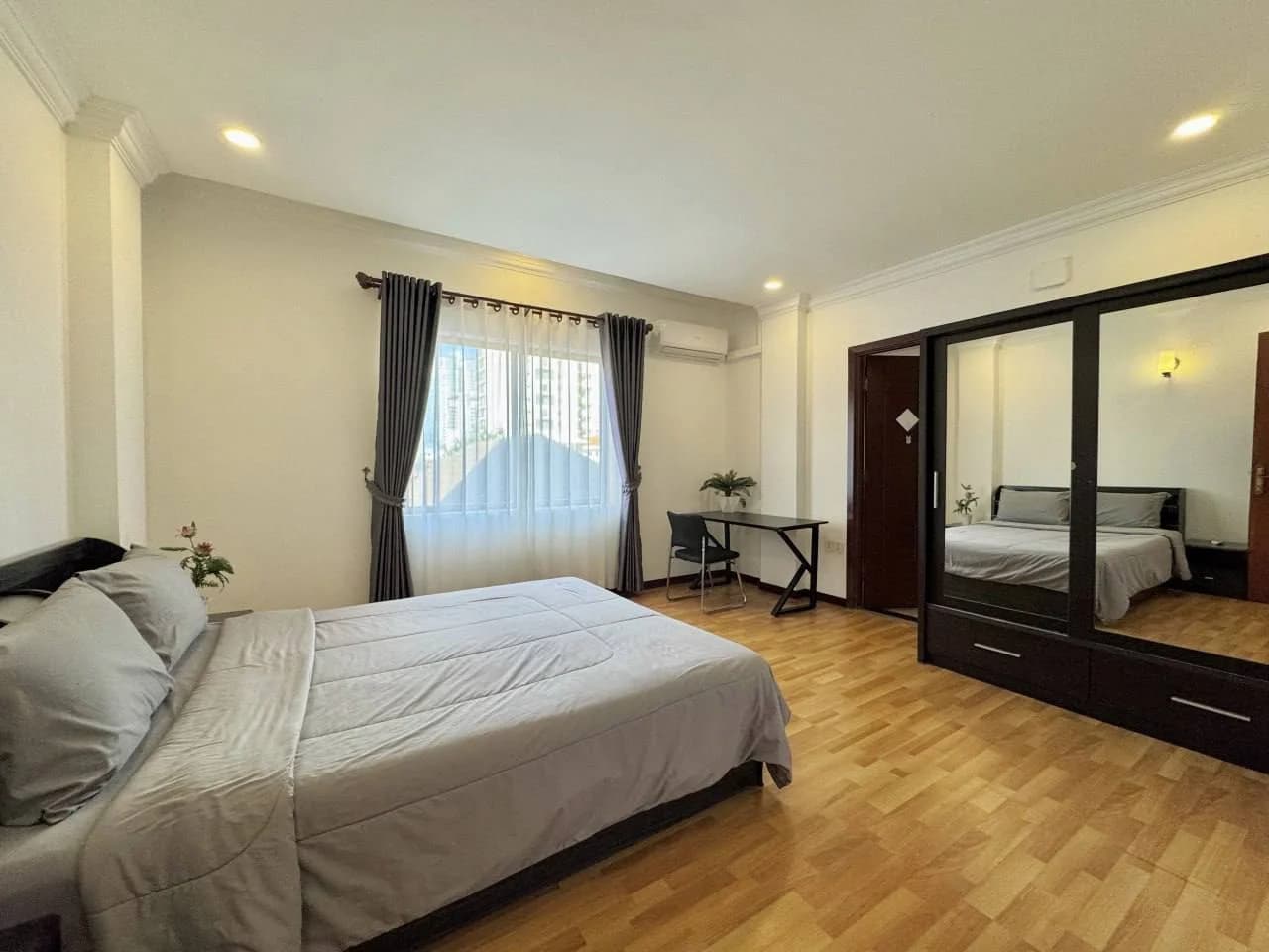 Modern 1 Bedroom Serviced Apartment (65sqm) For Rent BKK1 | 2F-Furnished - Image 1