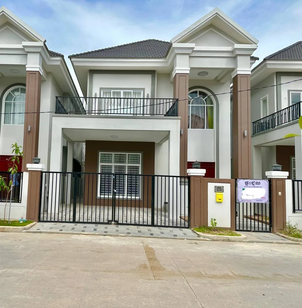 Modern Villa 4 bedroom in Peng Heng AEON3 For Rent - Image 1